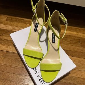 Nine West size 7 womens light green pruce heels